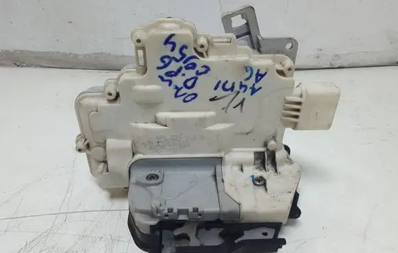 Audi A6 S6 C6 4F Rear door lock 4F0839016A
