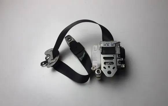 Lexus LS 460 - 600H Front seatbelt 8237000090