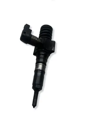 Volkswagen PASSAT B6 Fuel injector 03G130073T