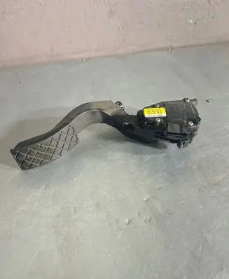 Volkswagen PASSAT B5.5 Accelerator throttle pedal 8D1723523E 6PV00837502