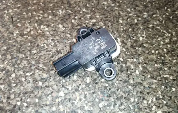 Mazda CX-3 Airbag deployment crash/impact sensor DA8A57KC0