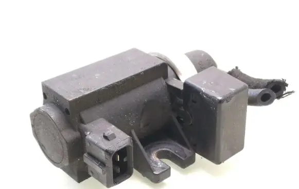 BMW 5 E39 Turbo solenoid valve 72279600 2247906