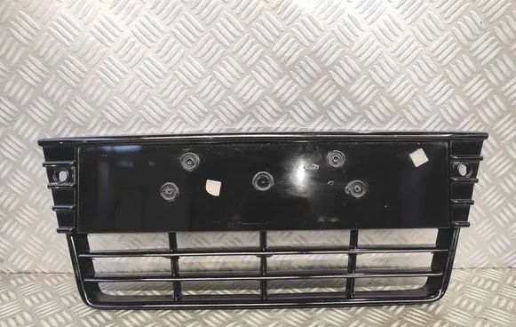 Ford Focus Front bumper lower grill BM5117K945F D2A3B