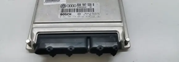 Volkswagen PASSAT B5 Engine control unit/module 8D0907558B 0261204774