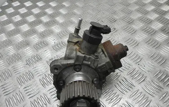 Opel Zafira C Fuel injection high pressure pump 55485045