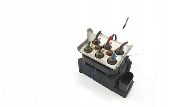 Audi A8 S8 D3 4E Fuel distributor 4E0616014B