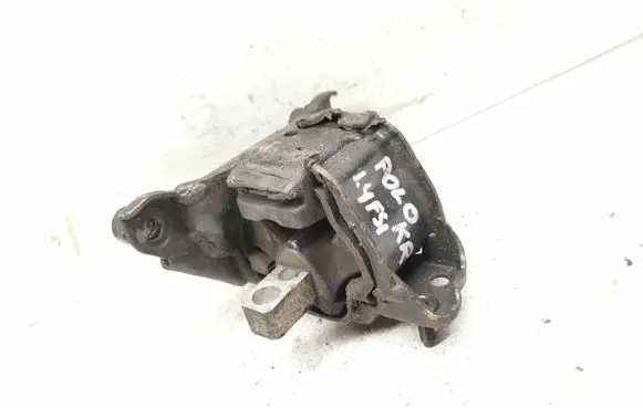 Volkswagen Polo Engine mount bracket 6Q0189555