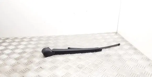 Rear wiper blade arm