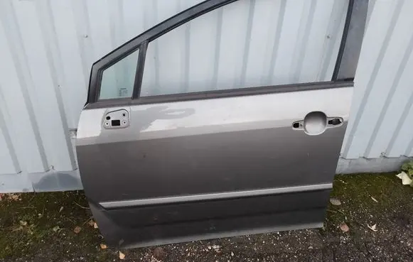 Toyota Corolla Verso AR10 Front door