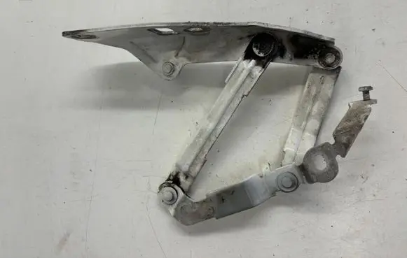 Audi TT TTS Mk2 Engine bonnet/hood hinges 8J0823302H
