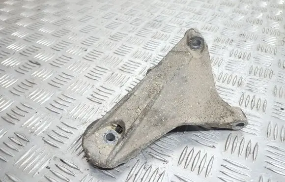 Volvo S70 V70 V70 XC Engine mounting bracket