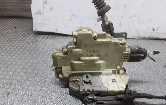 Audi A4 S4 B6 8E 8H Rear door lock 3C4839016A