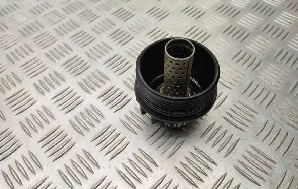 Toyota Avensis T270 Oil filter cover 