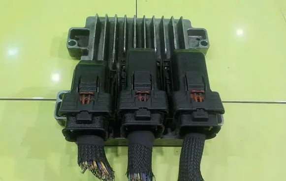 Opel Zafira C Engine control unit/module 12668866