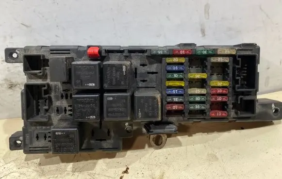 Volvo V70 Fuse box set 30728008 518828108