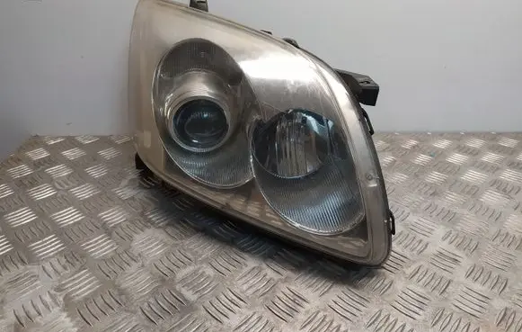 Toyota Avensis T250 Headlight/headlamp