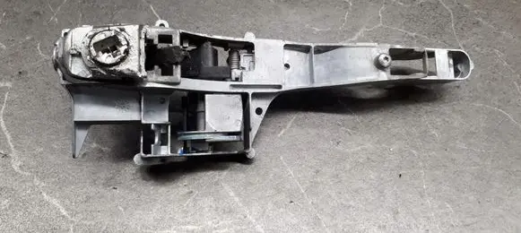 Citroen Berlingo Front door exterior handle/bracket stelaz