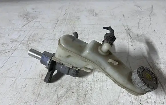 Suzuki SX4 Master brake cylinder 0204Y24115