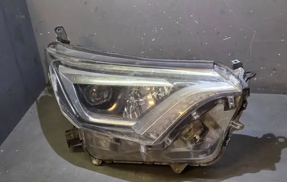Toyota RAV 4 (XA40) Headlight/headlamp