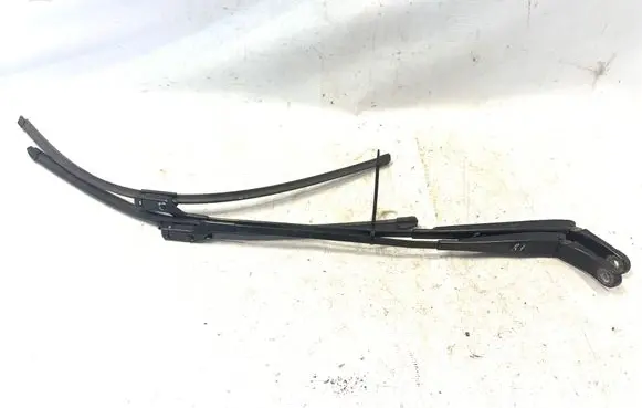 Peugeot 3008 I Front wiper blade arm 9672059480