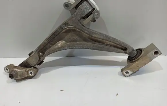 Volvo XC90 Front lower control arm/wishbone 