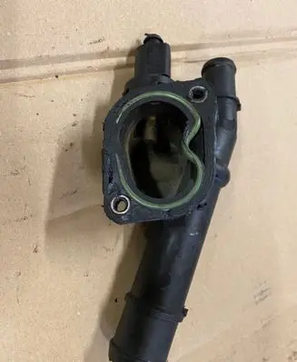 Volkswagen Golf V Engine coolant pipe/hose 03G121132B