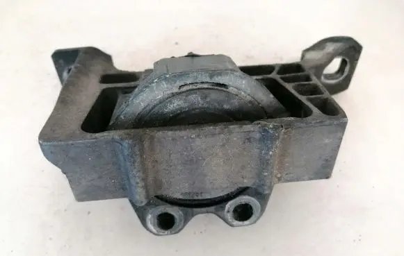 Volvo V50 Engine mount bracket 307396