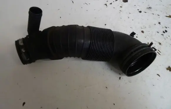 Audi Q3 8U Turbo air intake inlet pipe/hose 5N0129856