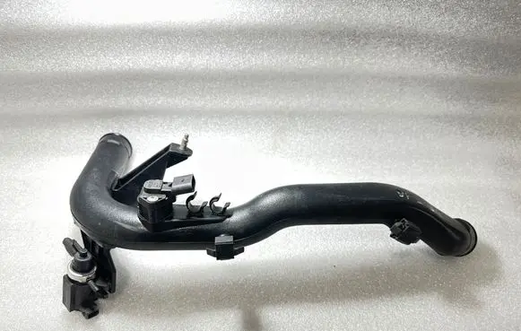 Audi A4 S4 B5 8D Intercooler hose/pipe 8D0145840L 1H0906627 0281002177