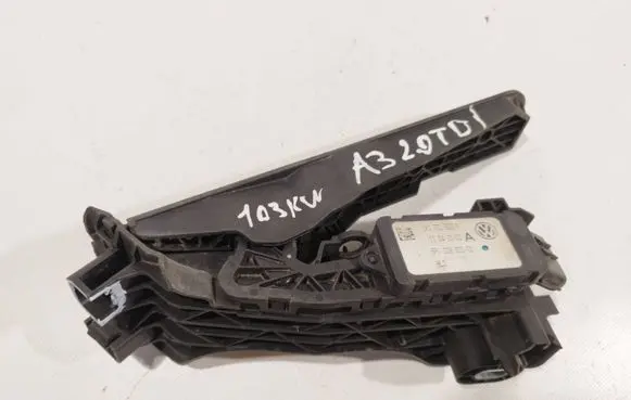 Accelerator throttle pedal