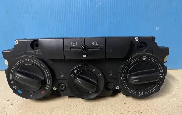 Skoda Octavia Mk2 (1Z) Air conditioning (A/C) switch 