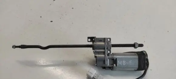 Mercedes-Benz E W210 Steering column adjust motor 404475 118138 1261L