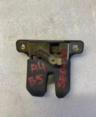 Audi A4 S4 B5 8D Tailgate/trunk/boot lock/catch/latch 8D5827505