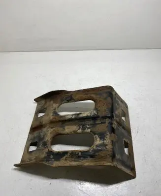 Front bumper mounting bracket