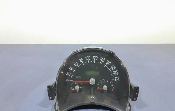 Volkswagen New Beetle Speedometer (instrument cluster) 1C0920805C