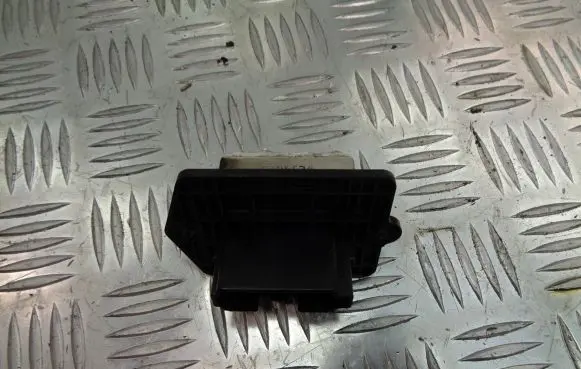 Mazda Premacy Heater blower fan relay 0605E04