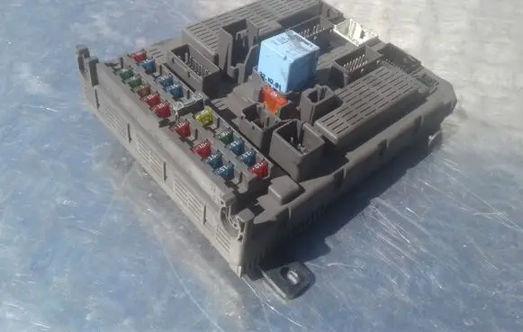 Citroen C5 Fuse module 96474482