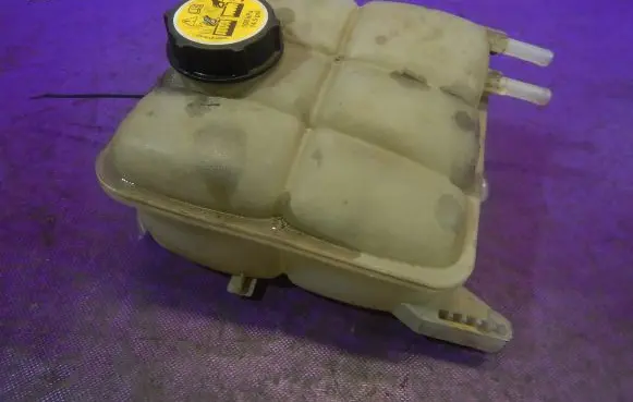 Mazda 323 F Coolant expansion tank/reservoir 3M5H8K218AF