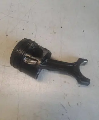 Piston with connecting rod