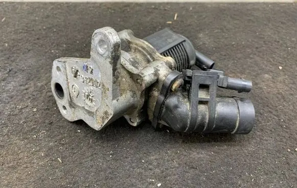 Volkswagen PASSAT CC EGR valve 06J131097D 06E906052