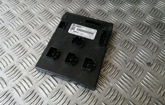 Audi A4 S4 B8 8K Comfort/convenience module 8K0907063D F005V00749