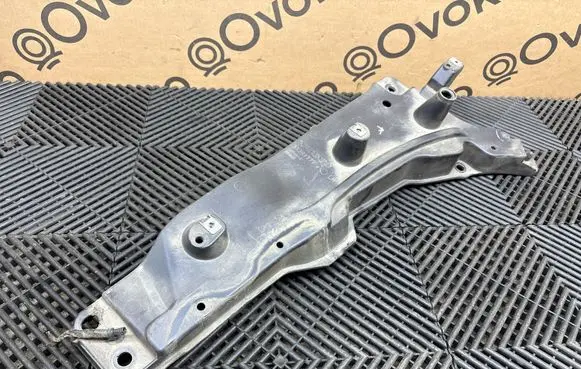 Volvo XC90 Fender mounting bracket 31391777