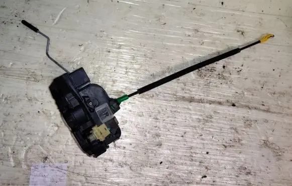 Chevrolet Cruze Front door lock 3023754F