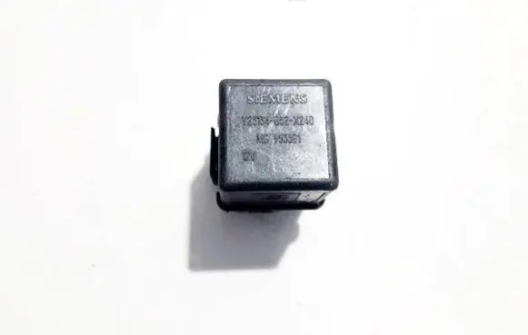 Volvo S40, V40 Other relay mb953381 v23134-b52-x240