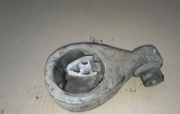 Nissan Qashqai Engine mount bracket NOCODE