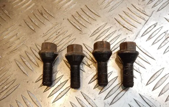 BMW 5 E60 E61 Nuts/bolts WHEELNUTBOLTSET 38132