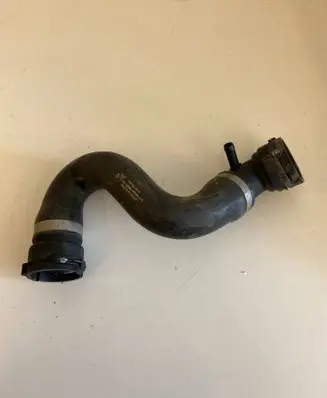 Volkswagen Touareg II Engine coolant pipe/hose 7P6122101N