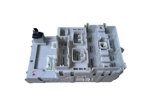 Toyota RAV 4 (XA20) Fuse box set 8273342080