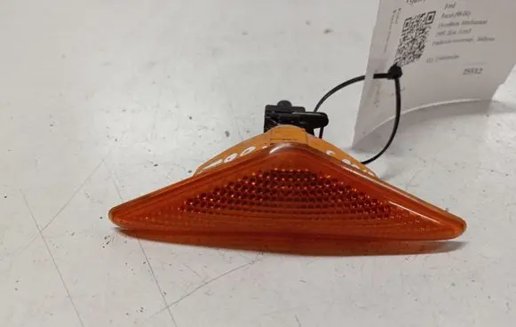 Ford Focus Front fender indicator light