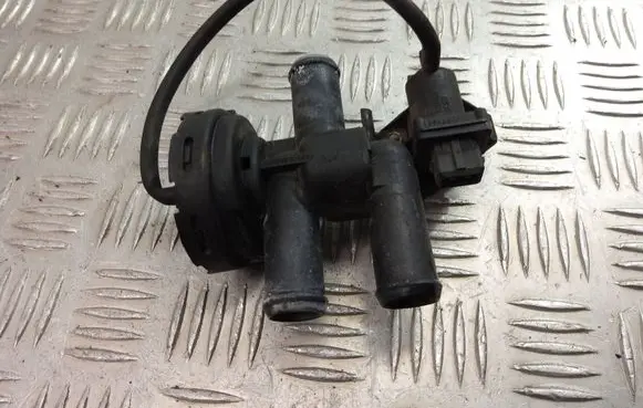 Saab 9-5 Coolant heater control valve 90566947 90566948